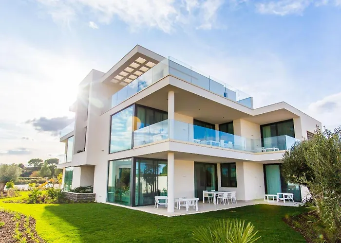 Monte Rei 3 Bed Penthouse *
